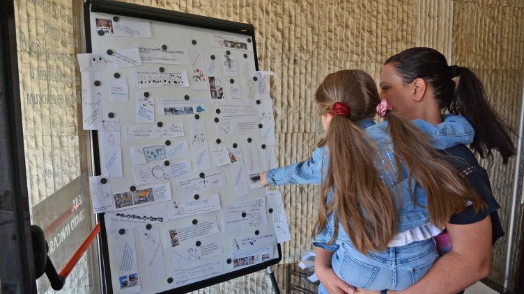 Откриха изложбата „Деца, които мислят за неща, които ги няма“ във Варна (СНИМКИ)