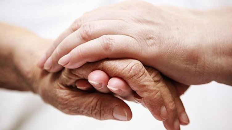 Пенсионер дари спестяванията си на болни деца