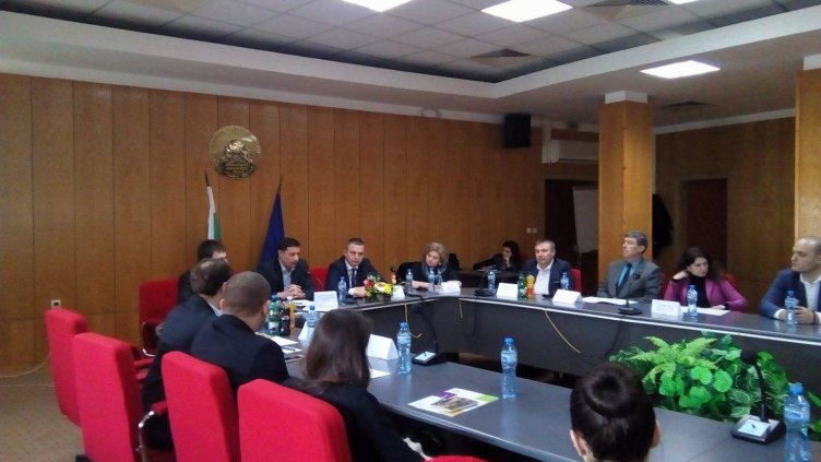 Предвиждат студенти във Варна да пътуват безплатно с градските автобуси