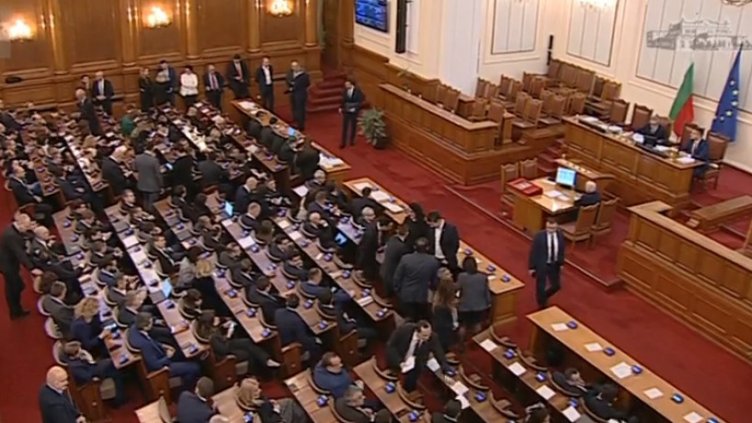 Депутатите гласуват кабинета "Габровски" (НА ЖИВО)