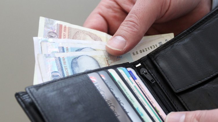 Да не повярваш: Заплатите на депутатите падат със 758 лв.