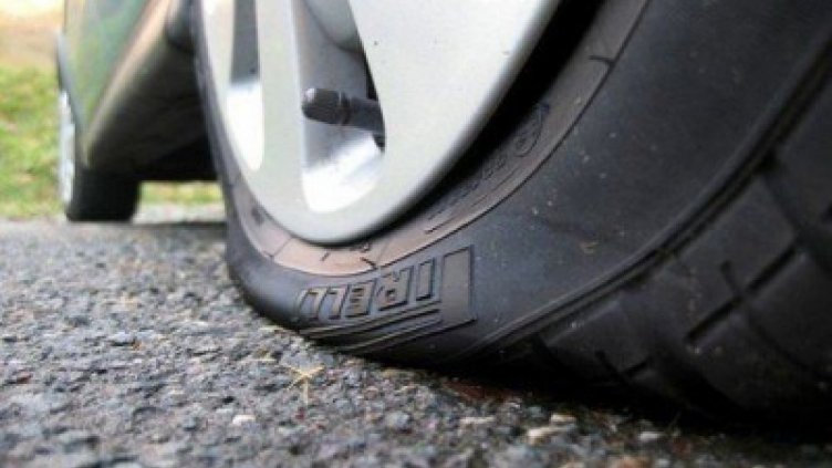 Коли осъмнаха надраскани със спрей и с нарязани гуми пред блок във Варна