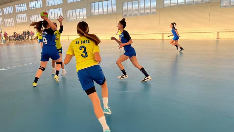 Младшата на „Хера – Варна“ започна ударно хандбалната 2023-а