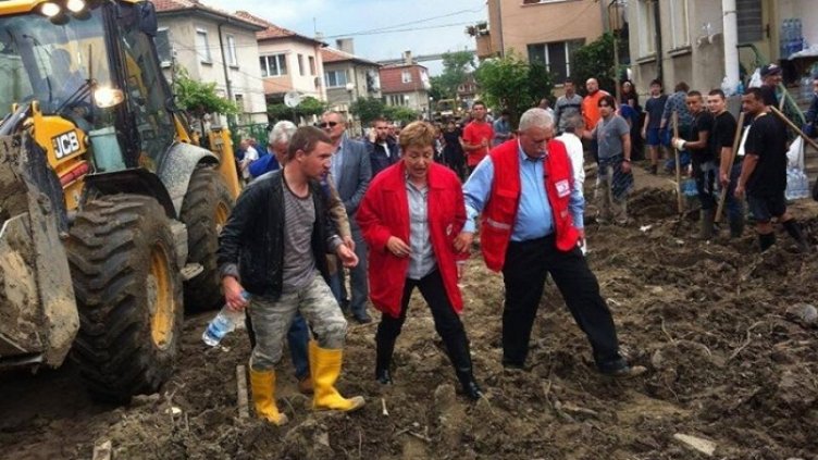 Кристалина Георгиева: Впечатлена съм от числеността на доброволците във Варна