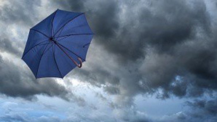 Предупреждават за обилни валежи и вятър