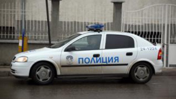 Полицаят, заловен с дрога, я продавал на входа на районното