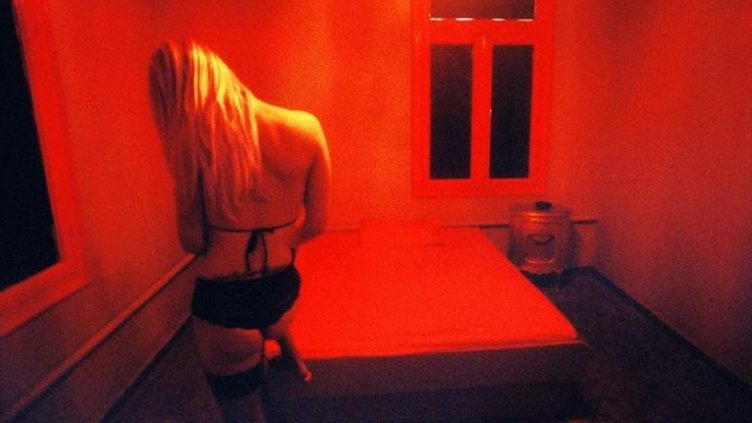 Сводник се споразумя за условна с прокуратурата, съдът във Варна му я даде