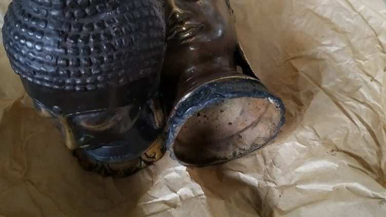 Във Варна продават на търг бронзови статуетки, автомобил и микробус