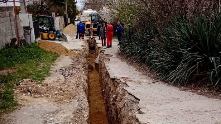 Семейства край Варна са затворници в домовете си вече втори ден