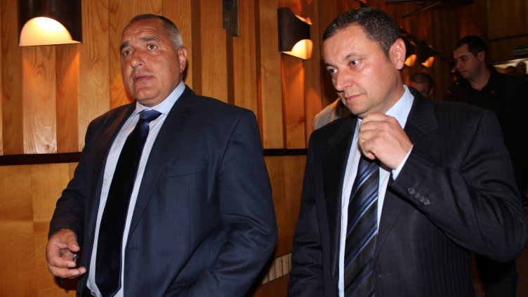 Яне Янев пратил есемеса на премиера