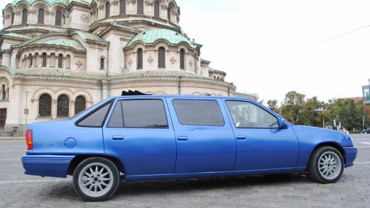 Пуснаха за продажба опел кадет лимузина с 6 врати