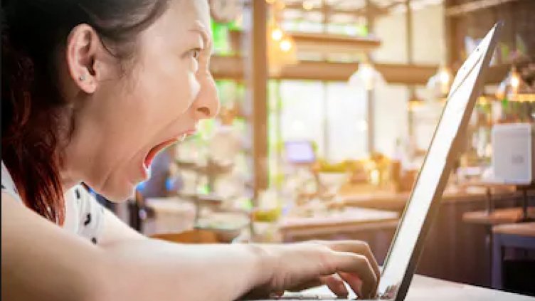 Facebook и Instagram се сринаxа