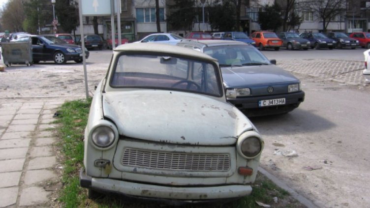 Стотици коли трупат дългове на наказателни паркинги