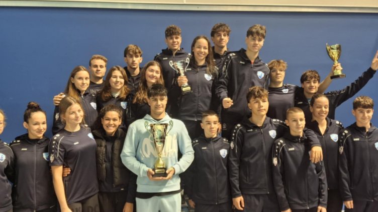 Шампионски трофей за ПСК "Черно море” на държавното по плуване