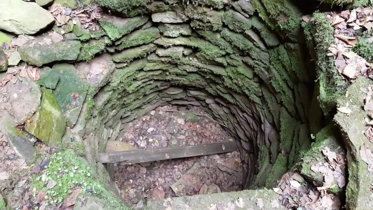 Момиче падна в 20-метров кладенец