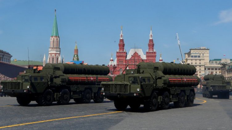 Русия разположи ракетни комплекси С-400 край Петербург