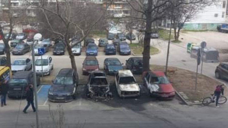 Коли горяха нощес на паркинг във Варна