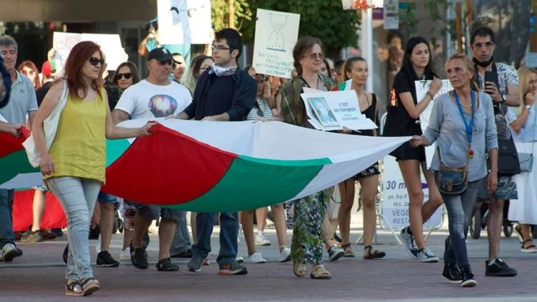 Граждани излизат на протест срещу строителството във Варна