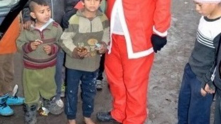 Янис – босото ромче взривило Facebook