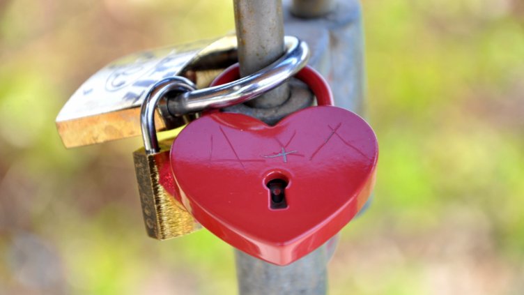 Расте колекцията на заключените любовни катинари (СНИМКИ)