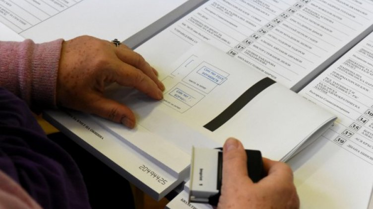 Сигнали за нарушения на изборите и във Facebook