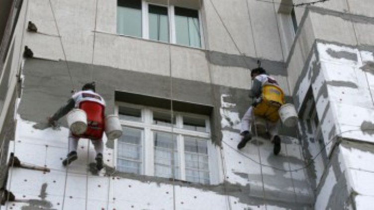 Сцени от филма “Топло“ се разиграват заради санирането