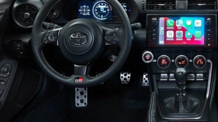 Първа, втора, трета... И газ на макс! Ръчните скорости отиват в историята