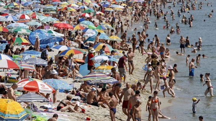 50 000 нашенци се стичат към Гърция, задръстиха КПП-тата