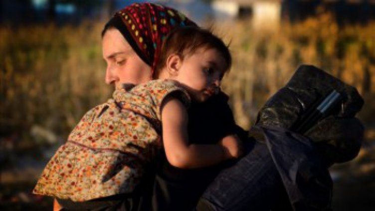 Задържаха 50 бежанци край Перник, сред тях и две бебета