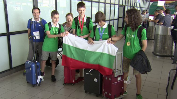 15 медала донесоха българчетата от две състезания по математика и информатика