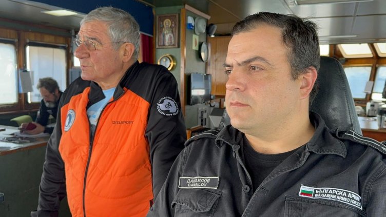 Полярният ни кораб пое обратно към Варна (СНИМКИ)