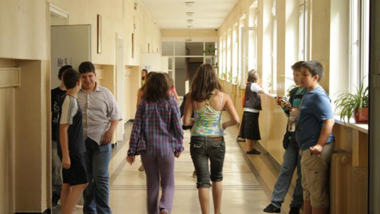 10 минути за междучасие са много. В МОН искат 5!