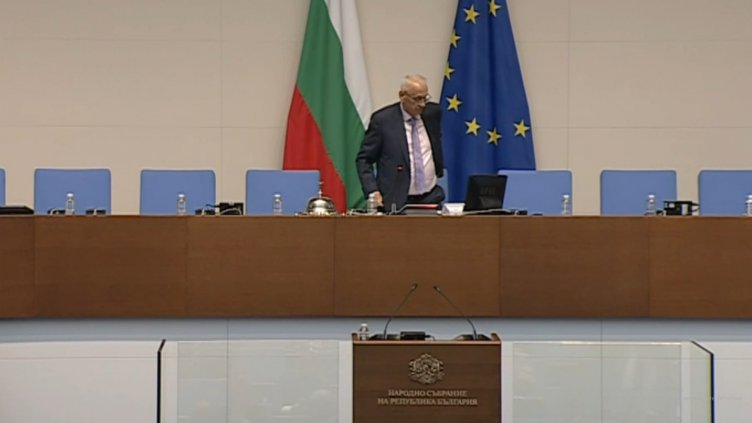 Депутатите с нов - пети опит да си изберат председател