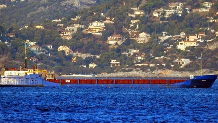 Турски моряци се натровиха, евакуират екипажа на цял кораб