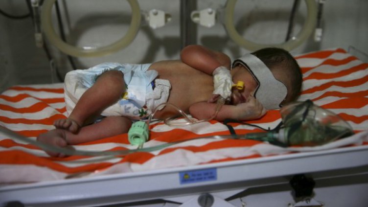 Бебета сами в болниците заради такса "майка"