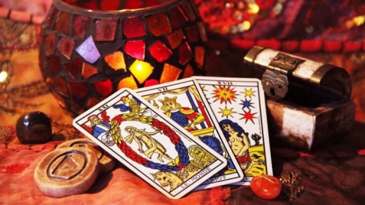 Таро картите разкриват за март: Едни зодии с любов, други с пари. Кои?