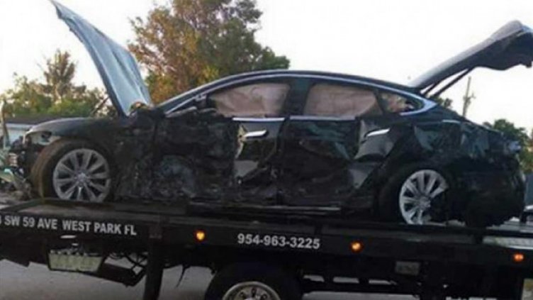 Младеж размаза "Тесла" на бул.“Цар Освободител“ във Варна