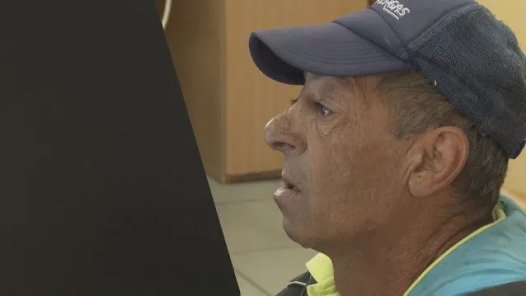 Почерпен избирател гласува 5 минути на машината