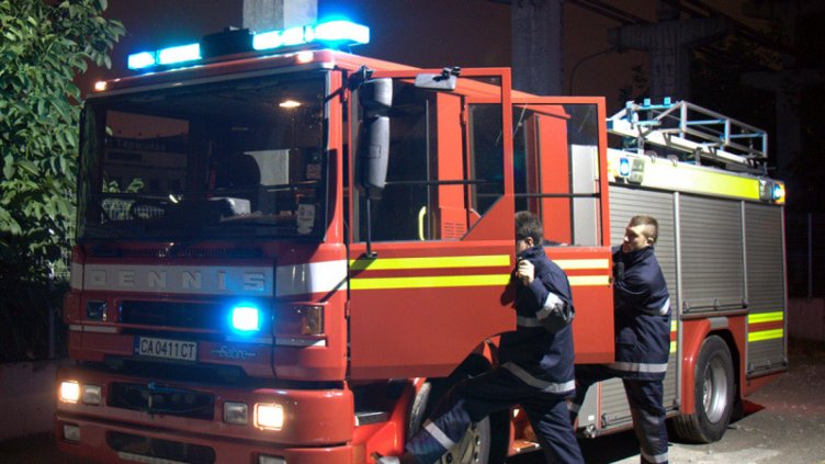 5 тона тютюн и част от инсталация са изгорели при пожара в складовете в Дупница