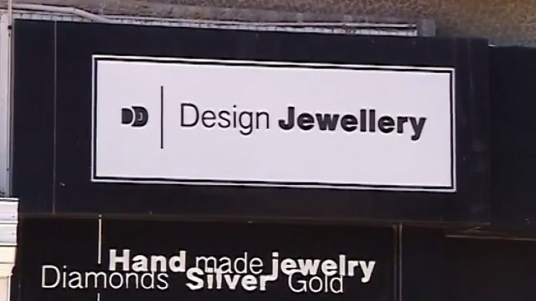 Табелите в централната част на Варна - масово на латиница