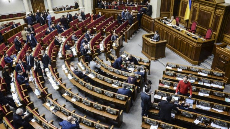 В Украйна гласуват на предсрочни парламентарни избори 