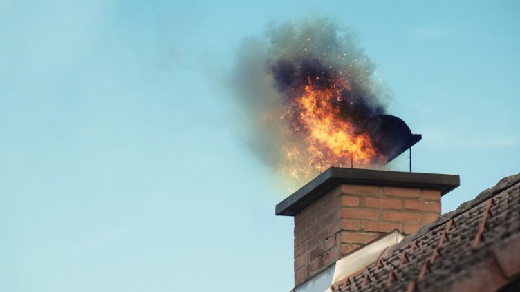 До 5000 лева глоба за горене на гуми и дрехи