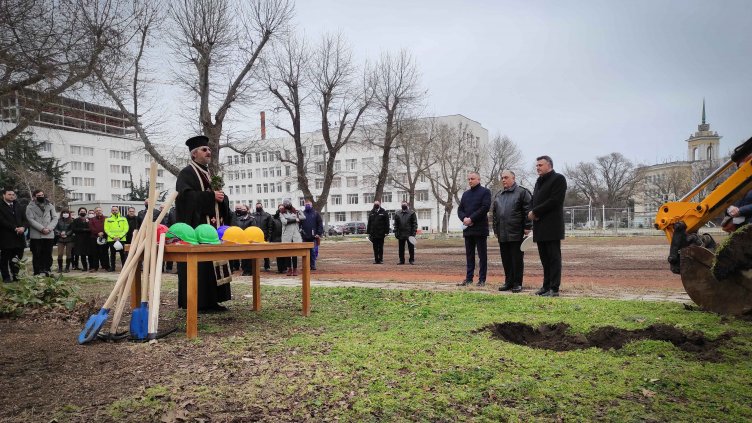 Правят тренировъчен басейн във Военноморското училище