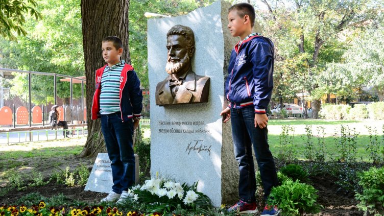 С общоградско поклонение отбелязваме Деня на Ботев