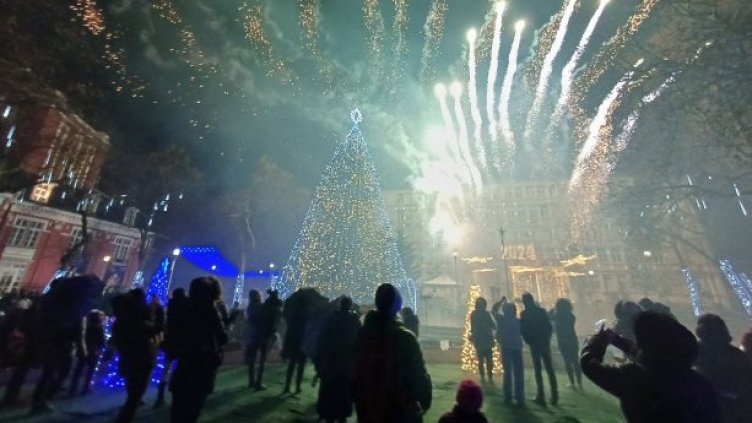 Обявиха кога палят коледната елха във Варна