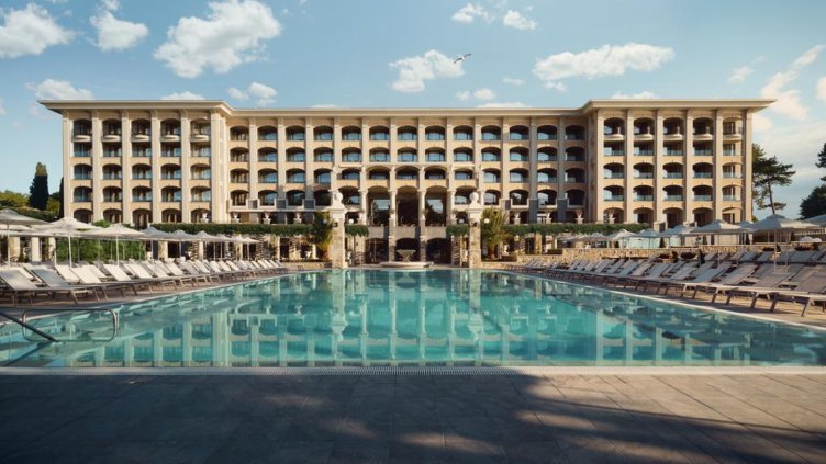 През октомври: В Св. св. Константин и Елена пристигат първите туристи от Германия за балнеолечение и СПА