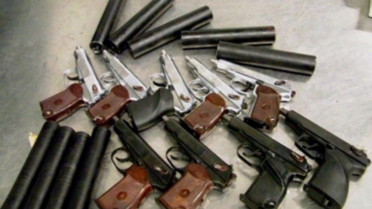 Българин тръгна към Турция с 9 бойни пистолета