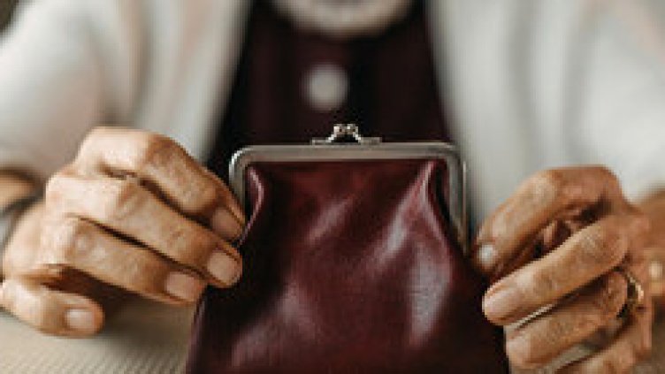 Алчна старица, попадна в лапите на рецидивист