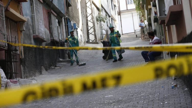 Атентатор се взриви на сватба, уби 63 души 