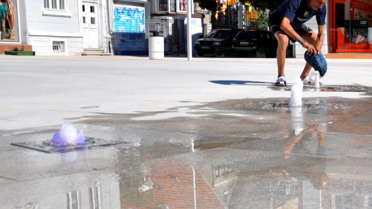 Тестваха сухия фонтан в центъра (СНИМКИ)